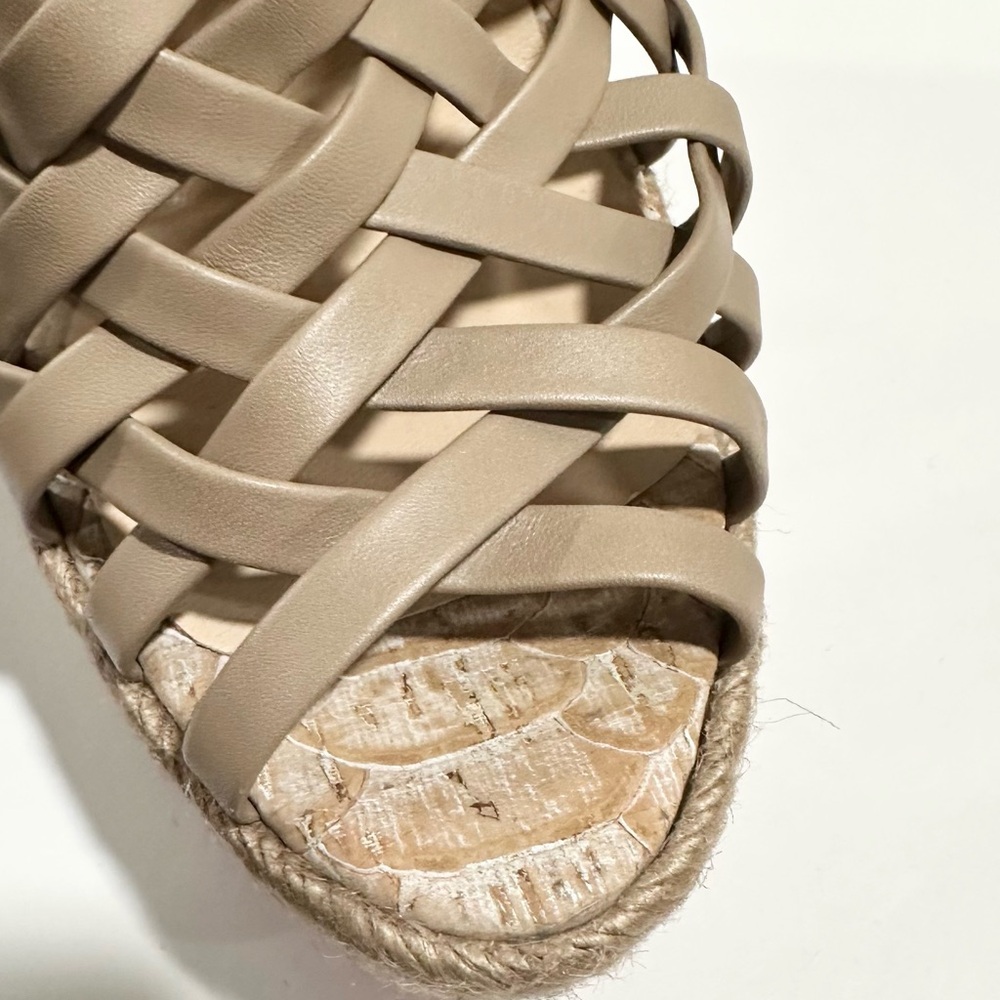 🌺CHRISTIAN LOUBOUTIN🌺 Tramontagne Red Sole Wedge
Sandal Beige Size:38 - Picture 7 of 14